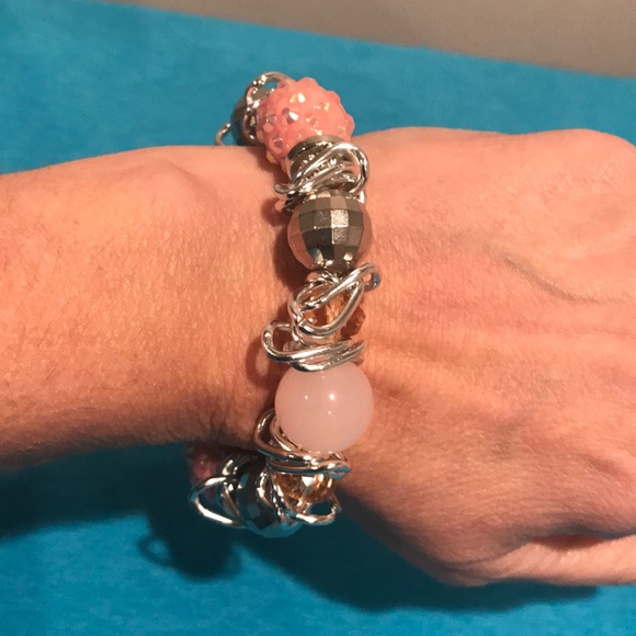 Bracelet, stretch, glass 6in Pink Rondelle - Picture 3 of 6